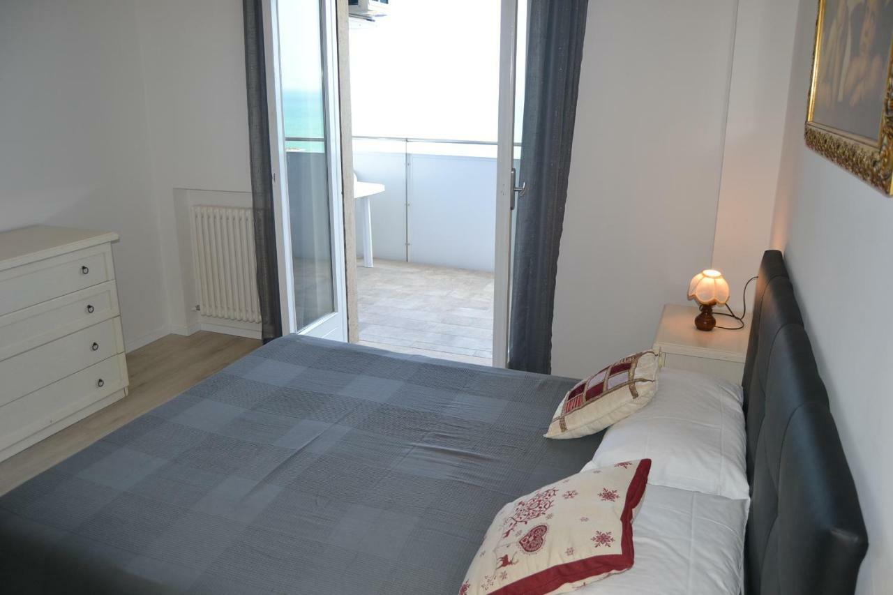 산베네데토델트론토 Fronte Mare Panoramico San Benedetto 아파트 외부 사진