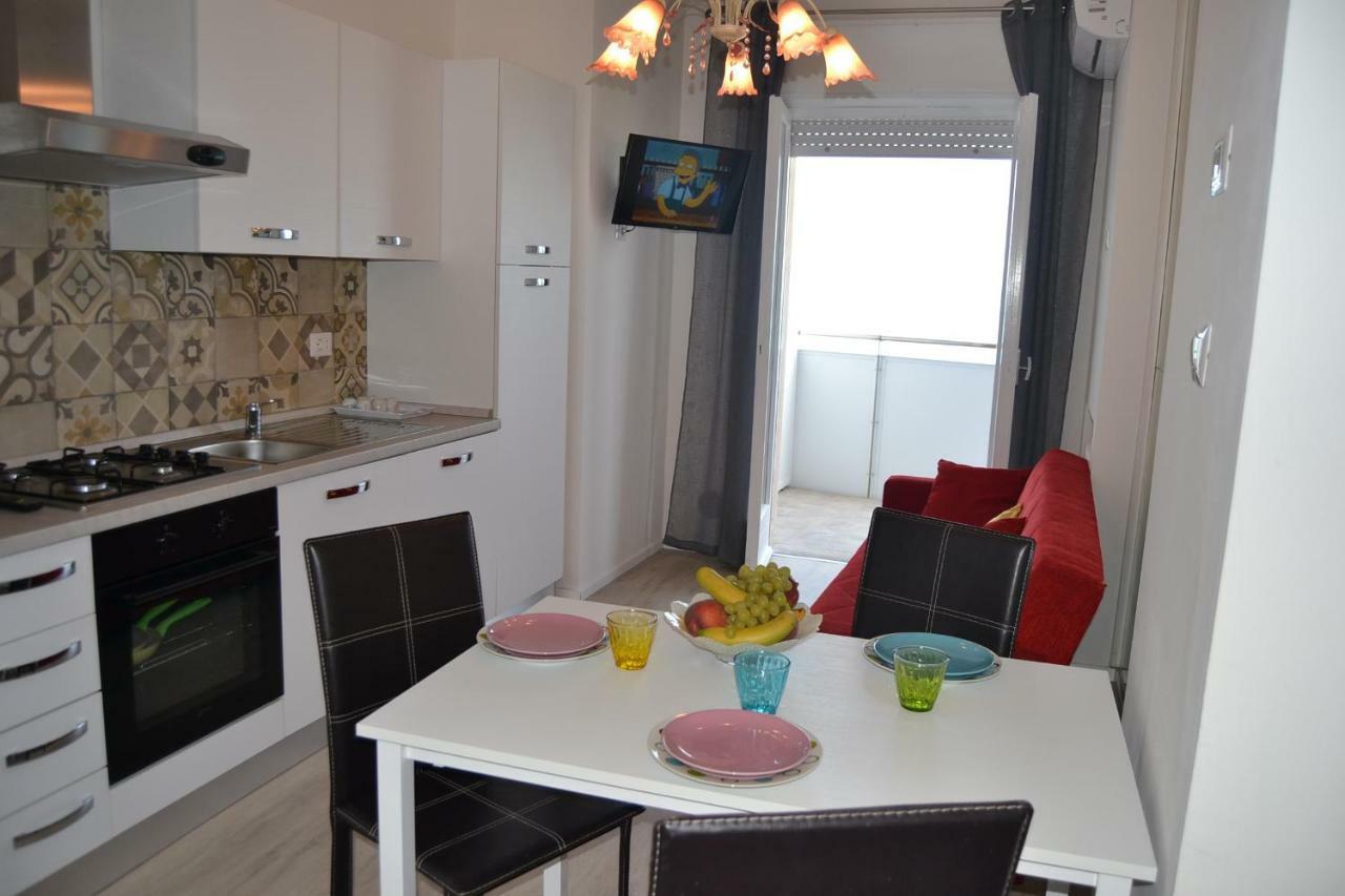 산베네데토델트론토 Fronte Mare Panoramico San Benedetto 아파트 외부 사진