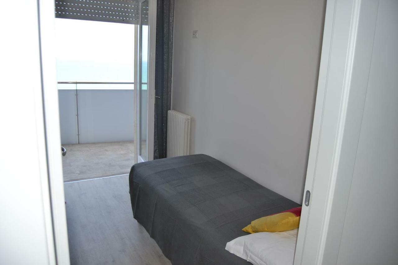 산베네데토델트론토 Fronte Mare Panoramico San Benedetto 아파트 외부 사진